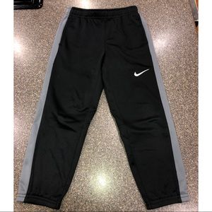 BOYS NIKE THERMA-FIT SWEATS